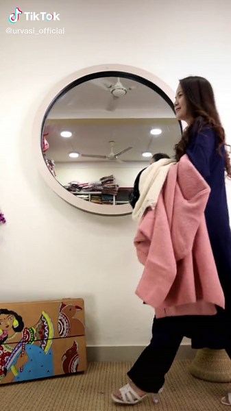 Woolen Sweater Collection: Outfit Ideas and Styling Tips