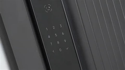小米智能锁Xiaomi Smart Lock Pro 体验超赞！回家自动解锁，反应灵敏不卡顿，老人小孩都适用，再也不用翻包找钥匙了，生活更便捷。