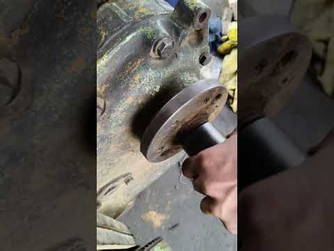this is how to fix rocker injector and adjusting valve clearance NH220 Cummins engine
