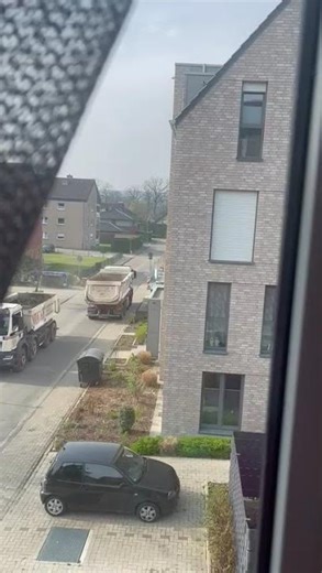 wenn die in dem Tempo weiter machen steht das Haus 🏠 diese Jahr nicht mehr 🫵🙄