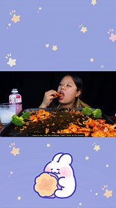 105K views · 2.4K reactions | Eating Spicy Prawns 掠 #mukbangpari #mukbang #eatingshow #spicyfoodlover #Prawns | Mukbang Pari | Facebook