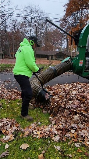How we do a fall clean up from start to finish💪🏼 #cleaning #cleanup #oddlysatisfying #asmr #spencerlawncareonyoutube #lawncare | Spencer Lawn Care & Life