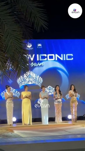 Nam Anh and Nam Em, along with representatives from the organizing committee, unveiled the crowns...