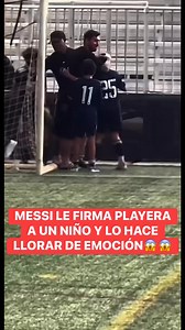 MESSI le firmó la playera al niño y lloró de emoción😱😱 #fblifestyle | Messi de mi corazón