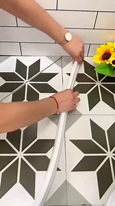 Silicone Water Retaining Strip, Self-adhesive Collapsible Shower Threshold Bathtub Splash Guard, Silicone Shower Dam Strip Water Splash Guard for Sink, Kitchen and Bathroom (250CM, White)