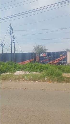 Kreta api angkut barang