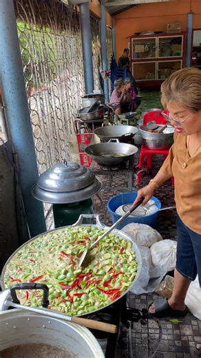 กะทะแรก แกงเขียวหวาน ป้าแหววป้าเป้า #งานบวช ลูกแม่ครัวใหญ่ นาคต๊ะ ลูกชายป้าตุ๊แม่ครัววัดตลาด 🙏🏽🪷🙏🏽 📷 #เวฟดอกไม้บายศรี 🧸🪷 #บ้านข่อยลพบุรี 💎🍃