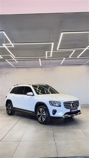 Gongra Multimarcas on Instagram: "• Mercedes-Benz GLB 220 4MATIC 2025 🇩🇪 SUV 7 lugares, híbrido 2.0, com tração 4MATIC pra qualquer desafio. • Destaques: ✔️ Multimídia MBUX com comando de voz “Hey Mercedes” ✔️ Painel digital integrado ✔️ Conectividade total e alta tecnologia ✔️ Conforto premium + desempenho Mercedes • Sofisticação, espaço e tecnologia no mesmo carro. 📲 Chama no direct e vem conhecer de perto!"