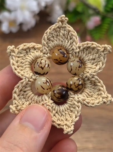 Beautiful and Easy Crochet Flower Tutorial for Beginners