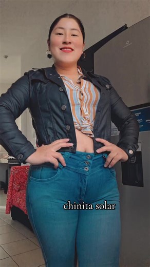 Casual Kitchen Fashion: High-Waisted Jeans Style