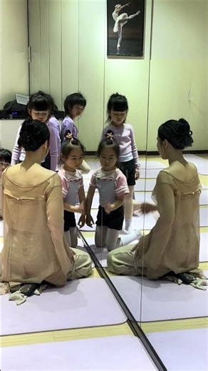 Chinese children dance