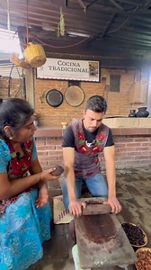 Burrito de pan de cazuela con chocolate con Eva Amo y respeto mucho la comida de Oaxaca. Agradezco que me estan haciendo la excepción y dejandome hacer su comida tradicional en un burrito. Oaxaca es increíble | GMAC
