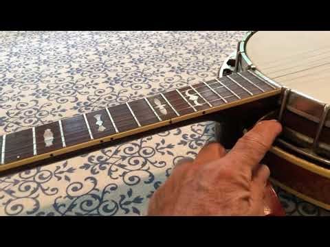 How to Put on a Banjo Strap Properly | Bracket Attachment & Height Adjustment