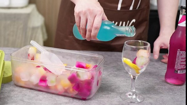 Green Silicone Ice Bin with Lid - 64 Cube Tray for Freezer, Easy Release