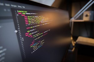 プログラミングは何ができるの？実際に使う職業の例や人気の言語