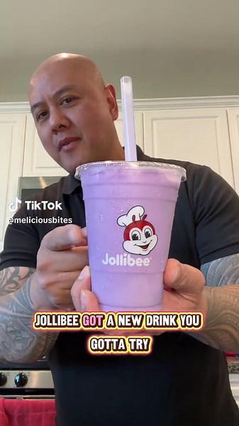 Jollibee got a new drink you gotta try! It’s called the ube coconut freeze. They use rich ube flavored crème and swirled with a smooth coconut freeze! Both flavors go so well together. Only for a limited time so get it soon. 🔸Ube Coconut freeze $6.49 Rich ube-flavored sweet cream swirled into a smooth coconut freeze— an unforgettable experience of magical flavor. For a limited time! Get it soon! #jollibee #jollibeeus #ube #capcut #meliciousbites @Jollibee USA