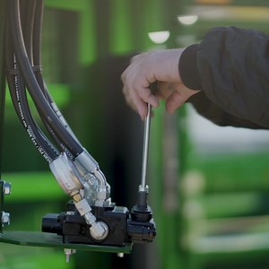 15 reactions | Handle large breeds or rowdy cattle? 樂 Introducing the Powerlock 108 Series hydraulic chute, with a squeeze that opens to over 30" wide. | Arrowquip | Facebook