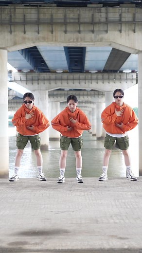 세쌍둥이와 로봇 댄스의 환상적인 콜라보