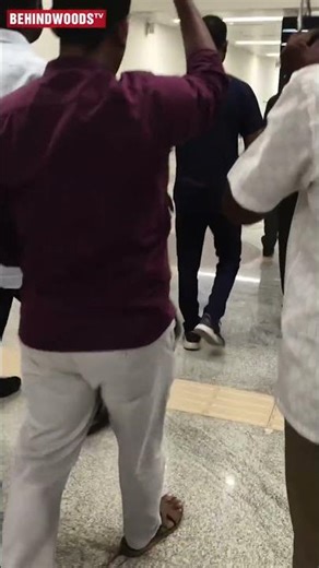 Thalapathy Vijay-க்காக கையில் பூவோடு காத்திருந்த ரசிகை❤️