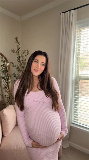 LIZA ADELE on Instagram: "34 weeks + 4 days to be exact 🫶🏼💕 but whyyy do I look like I’m having triplets? 😳 #babynumber4 #pregnantmom #momsofinstagram #pregnant #34weekspregnant"