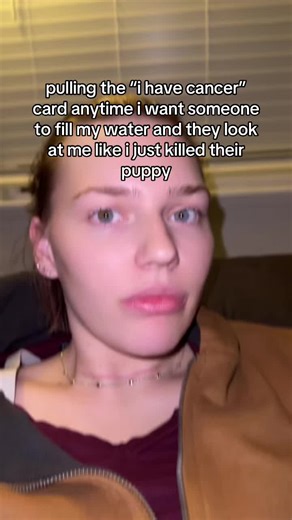 it has been ages since i washed my hair and i dont have much of it so dont come for me 👹 #cancer #jokes #cancerjokes #lol #cancersucks #fkcancer #funny #darkhumor #chemicalpregnancy #cancerjourney #cancerfighter #cancersurvivor #comedy #laugh #fyp #trending #foryou #foryoupage #explorepage #explore #shadowbanned #viral #shadow #banned #dilyn #jolly #puppy #the #joking #cancercard