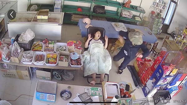 Elderly man’s prank backfires on sleeping shop owner in Hebei, China