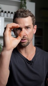 Exploring the question, Do magnesium & calcium play a role in blood pressure? Your arteries have a thick layer of smooth muscle in their walls. Which helps regulate blood flow & pump blood from your heart, around your body. And this is where magnesium and calcium come into play. As like every other muscle in your body, calcium helps muscles contract. And magnesium helps muscles relax. So calcium & magnesium play essential roles in helping regulate your blood flow. And supporting your overall car