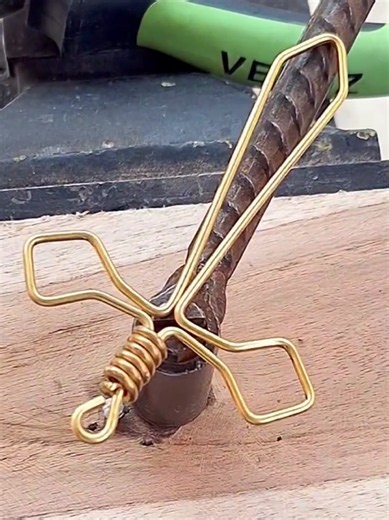 DIY Steel Wire Keychain: Easy Bending Guide