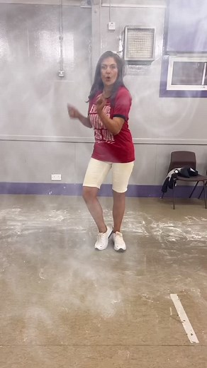 Moonwalking lesson 🕺💃😎#mumsmegamoves #JDPassItOn #thefrideecrew #moonwalking #glidingchallenge #glidingtutorial