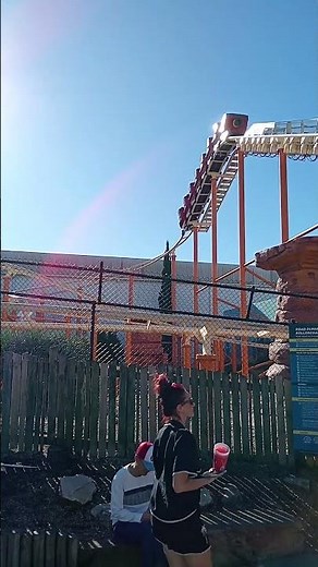 Road Runner Roller Coaster Ride at Movie World Gold Coast 🏖️
