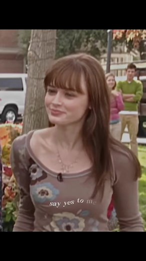 Alexis Bledel Interview | Rory Gilmore Fall Interview