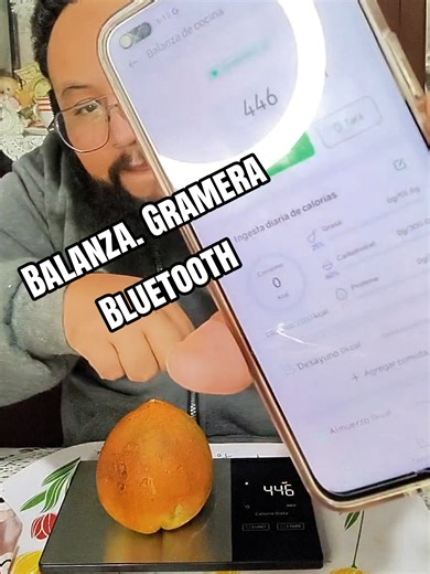 Báscula. Balanza. Gramera cual es la diferencia entre. Conectividad Inteligente: Se conecta a la aplicación mediante Bluetooth para mostrar información nutricional detallada de cada alimento pesado. Inteligencia Nutricional: Mide y registra con precisión calorías, proteínas, carbohidratos y grasas mediante una aplicación que cuenta con una base de datos de alimentos integrada de más de un millón de opciones Intuitivo y Sencillo: Simplemente pesa tu comida y accede a todos los detalles nutriciona