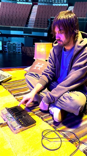 Orchid sound check at the forum @Tame Impala