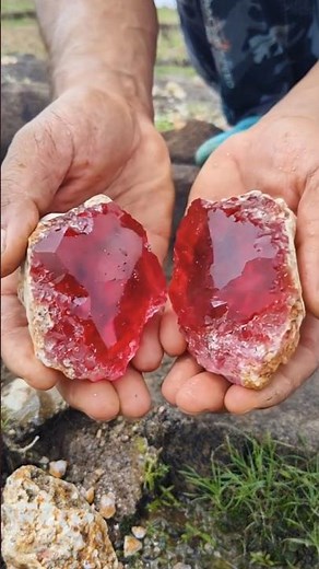 OMG 😱 Rare Red Jade Stone Discovery Inside Ancient Rock 💎 Incredible Gemstone Find!