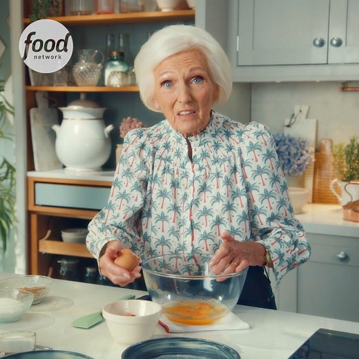 This TOTALLY indulgent Salted Caramel Cake by Mary Berry is great for guests with a sweet tooth 🍰🦷 #MaryBerryCookAndShare | Food Network UK