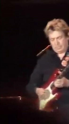 Always appreciating an Andy Summers guitar solo 🎸 Live in Venice, 2008. #thepoliceband #ontour