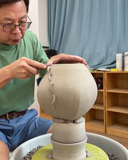2, Center in Motion, JingDeZhen, BTH education center. Trimming an altered thin-necked bottle