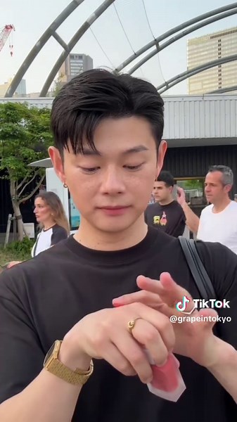 Is makeup for men already a norm in your city? 通りすがりゲスト2名がビックすぎな動画 @かえぽん @MONA #makeupformen #beauty #makeup