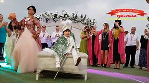 You could say this ceremony is a cut above the rest 😂 | Vocativ