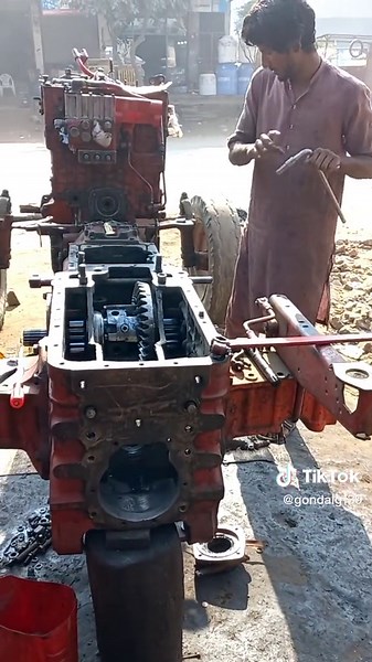 Engine Disassembly Guide: Step-by-Step Mechanical Work