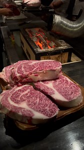 Kobe is known for Kobe Beef, but when it comes to finding a restaurant to enjoy Wagyu, you may have a hard time. You’ll find plenty of Teppanyaki or traditional Yakiniku shops in the city, but generally speaking, many chefs from Kobe choose to open their restaurants in Osaka. This shop definitely stood out from the general Wagyu crowd in Kobe. They offer a wide variety of dishes—Steak, Yakiniku, Sukiyaki, Pasta, Wagyu appetizers, and much more. This style is called Niku Kappo in Japanese, a whol