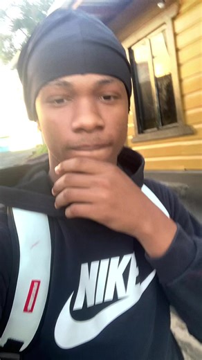 Doe mind my back glass 🤕