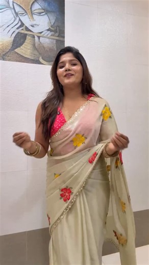 Aarti Jalgaonkar on Instagram: "Beautiful saree from @anki_sareejwellery_collection 😍 . . . [saree styling, affordable, Trending saree, collection, grwm] #aartijalgaonkar #ajcontent #viral #reels #aaru #fashion #styling"