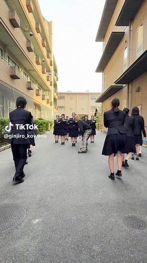 アリアナ・グランデとともにダンスを楽しもう