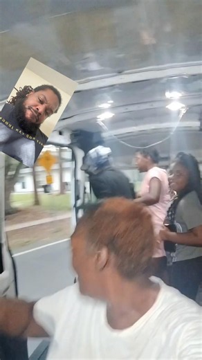 What is going on HERE!!!! #iwanttolaugh #johnboyemusic