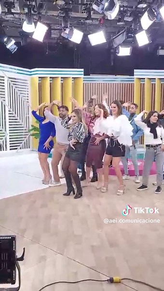 Karol G Baila Tropicoqueta en América Hoy