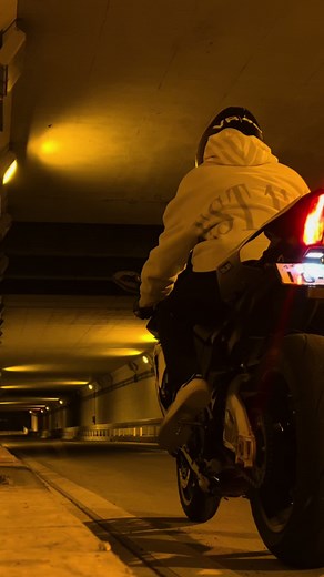 YZF-R 1M'16 Exhaust Sound Comparison and Acceleration | Yamaha R1