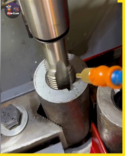 1.8M views · 10K reactions | How It Can Create Threads on the Inside and Outside of Metal Pipes,朗 #metalwork #factory #manufacturing | Fun club | Facebook