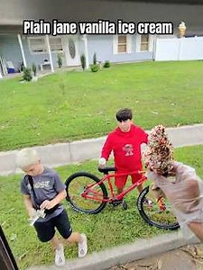 One vanilla one rainbow 🌈 sprinklesz #icecream #shorts #youtubeshorts