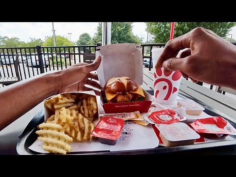 CHICK-FIL-A POV PRETZEL 🥨 BUNS ARE BACK!! (For Now..)